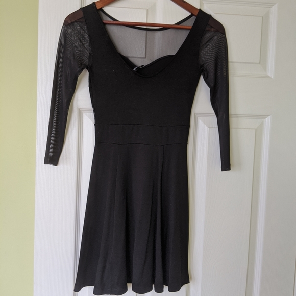 H&M - 3/4 Long Sleeve Black Dress - XS - Picture 3 of 4